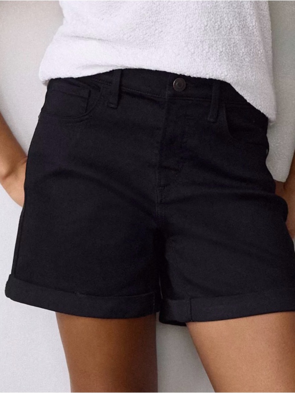 LC Lauren Conrad Women’s HR black denim cuffed 5” inseam shorts size 4 NWT